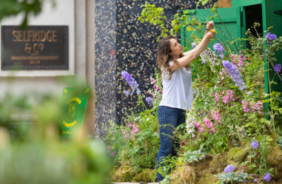 Selfridges Garden Centre_opening day_Monday 21 June 2021_featuring botanical artist Carly Rogers_b.JPG