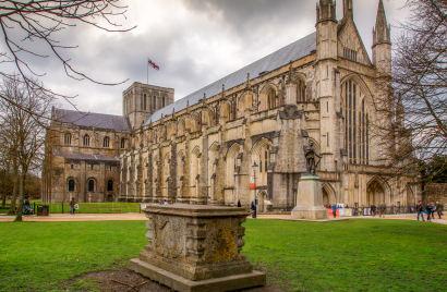 Winchester cathedral.jpg